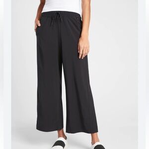 Athleta Brooklyn Wide Leg Cropped Drawstring Waist Pant In Black  Size 0